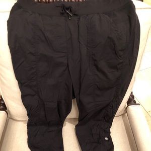 Lululemon dance studio crop pant black size 8